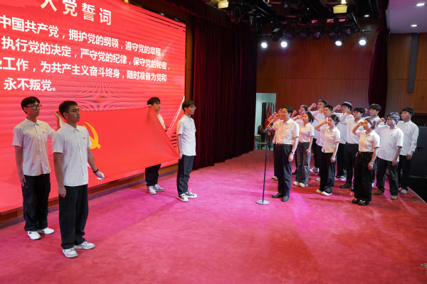 AK体育客户端举行“七一”表彰大会暨党委...